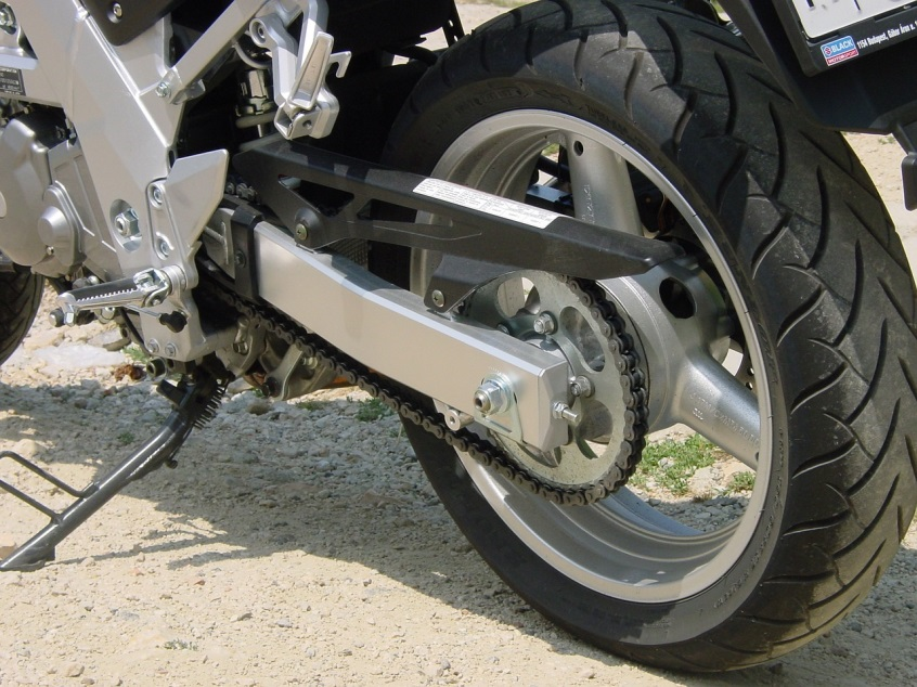5 trucs à éviter pour faire durer son kit chaîne moto - Mécanique moto